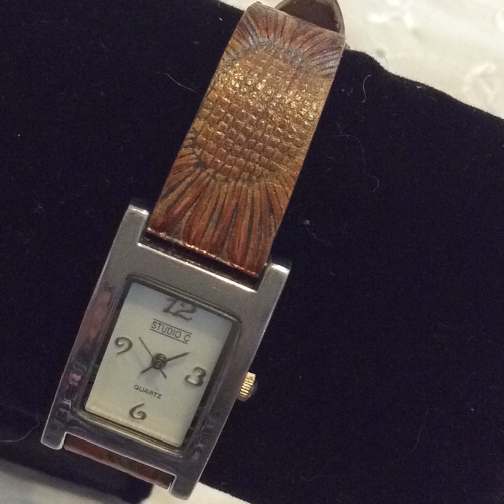 💕 Studio C genuine leather sunflowers watch